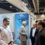 بازدید سفیر ایران در عمان از غرفه شرکت لابراتوارهای سینادارو